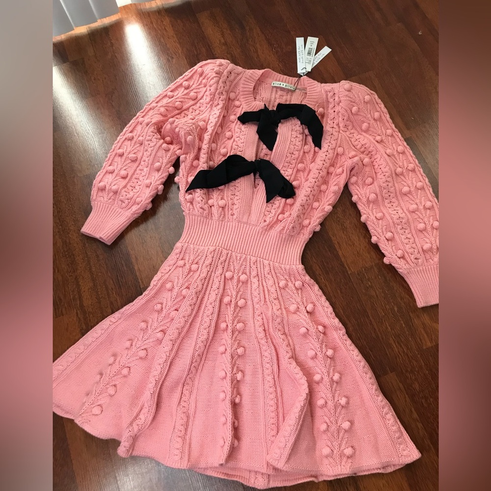 NWT Alice + Olivia Kitty Bow Front Puff Sleeve Sweater Dress XS - Picture 3 of 17
